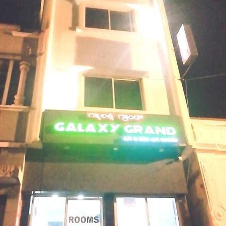 Galaxy Grand Hotel Mysore Bagian luar foto
